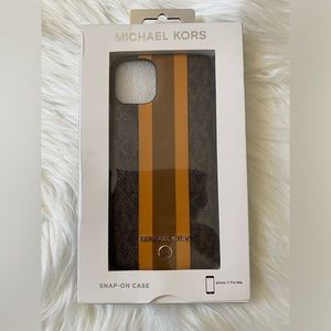 Michael kors logi stripe phone case iphone11 pro max